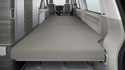 CALI Red/Grey – Volkswagen California Coast Red/Ascot Gray (2022)
