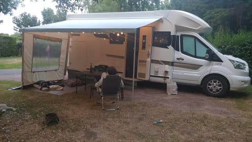 Mariette – Enjoy our luxury Benimar 442