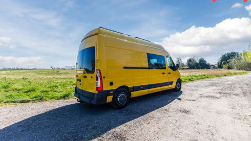 Extra high luxury off-grid camper for 2 adults and 1 child 