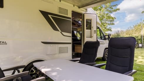 SL670 – 4p Adria Mobil semi-integrated uit 2024