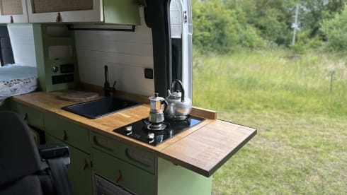 Reggie – Beautiful Family Campervan - Kids Bunks - Adults Double - Off Grid – Heater