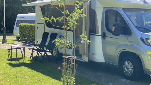 Luxury compact camper