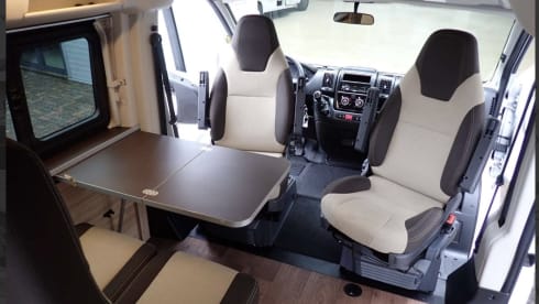 Stoere Duco – Reliable Hymer Sydney urban camper, comfortable, complete inventory