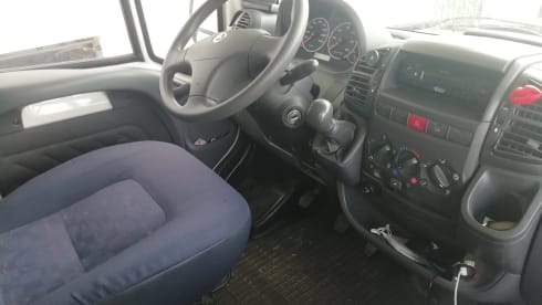 LADY – TRAVEL BY CAMPER