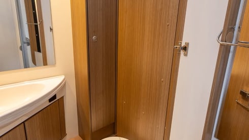 Carado T459 semi-integrated with queen-size bed from 2022