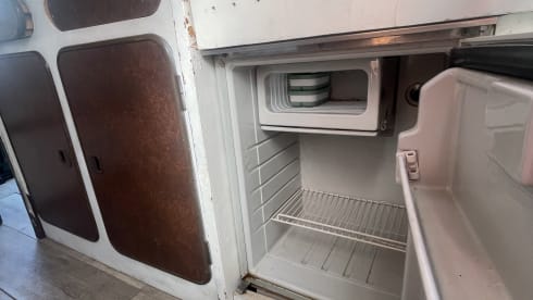 La Boheme – Explore the City with Our Classic T1 James Cook Van