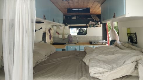 Vespa – 2-person self-built bus camper