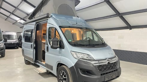 Freddy – Possl  Camperbus met Hefdak 4p