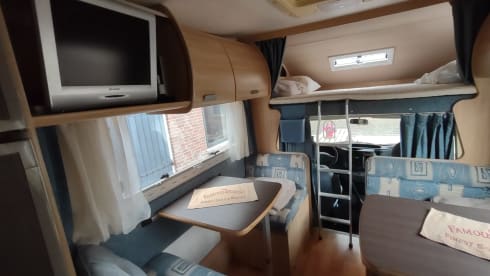 6p Ford alcove with bunk bed