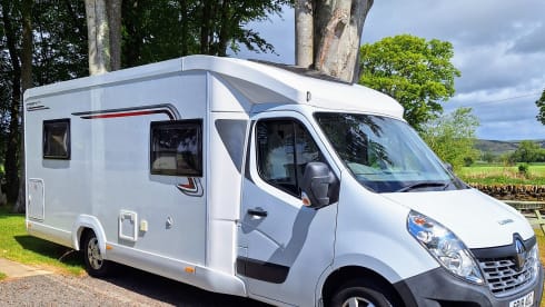 Hamish – Hamish - Scottish Luxury - Spacious 4 Berth Renault Luna 2018