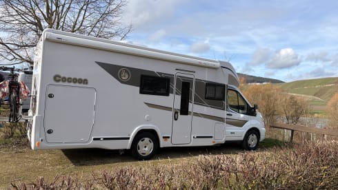 White pearl – 5p Ford semi-integrated uit 2026