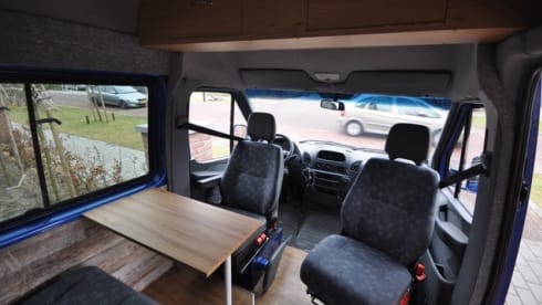 Type 6 – Nice hip bus camper with fixed bed