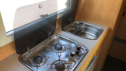 Very neat, reliable, well-maintained 6-person family camper