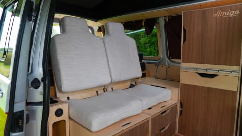 Amigo – 4p Volkswagen bus from 2016