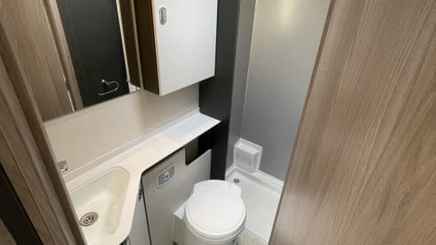 EFP – Swift Voyager 564 Luxury Fixed Bed