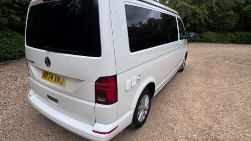 Dame Judy – 4 berth Volkswagen campervan from 2024