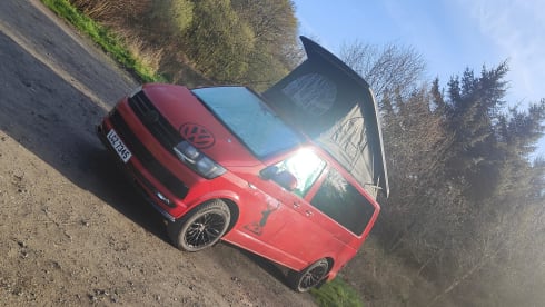 Rocco – 4 berth Volkswagen T6 Transporter campervan 2017