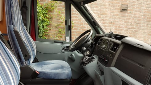 Compact Dethleffs 2-person camper