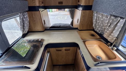 Freddie – Cosy Camper for 2, full awning - 1980's VW T3 high-top