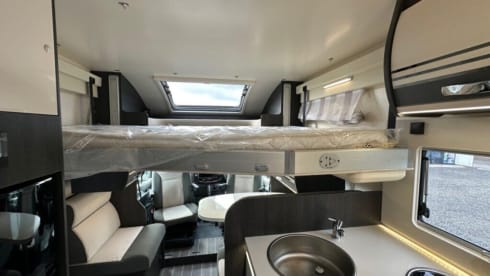 2026 5 berth - Auto / 2 cabins  – New Zefiro 696  auto - Wi-Fi / Rear double bed.