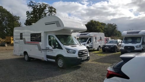 Zefiro 675  – 2024 Roller Team Zefiro 675 automatic 6 berth + 6 seatbelts 