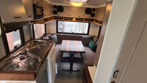 4 person 2.5l Ford transit alcove camper, completely renovated!