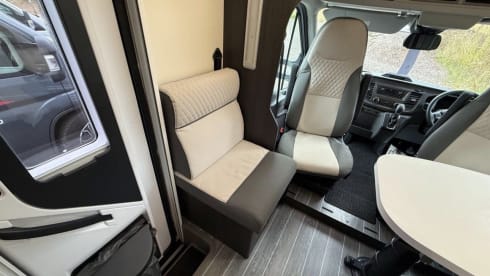 Charlie – High-Spec 5 berth Roller Team Motorhome - Free Wifi & Insurance - 2024