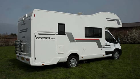 Britney  – Luxury 6 berth Roller Team automatic