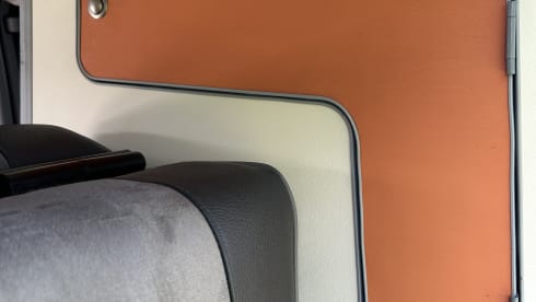 Bonnie – Mazda campervan met 3 slaapplaatsen uit 2002