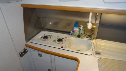James Cook – Nice 4-person camper van: Adventure with comfort