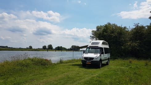 Zwerver – Luxe Mercedes camperbus 4x4