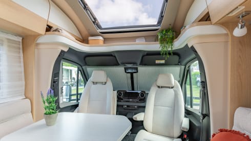 De luxe camper – 2 pers. Hymer Whiteline B600 with air conditioning semi-integrated from 2020