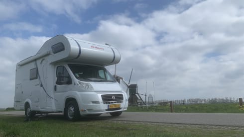 Dethleffs Advantage  – 4 person camper with bunk beds and air conditioning from 2011