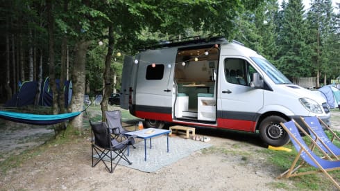 Bennie – Mercedes Sprinter Wohnmobil mit 2 Sitzen aus dem Jahr 2012