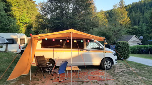 2p Volkswagen bus camper from 2017