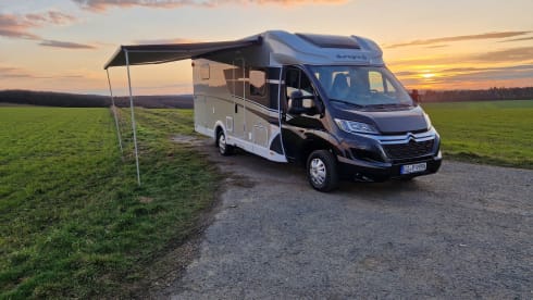 MobileFamilyT67 – Teilintegrierter Familiencamper