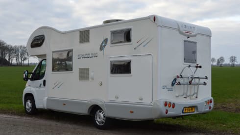 Beautiful complete and very neat 6-person camper (Fiat Ducato Joint S)