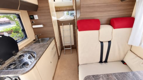 DISCOVER EUROPE IN COMFORT – VOLLAUSSTATTUNG | UNBEGRENZTE KILOMETERZAHL | 6 SCHLAFZIMMER | RIMOR SEAL 5 GOLD