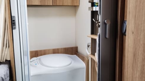 Rent a motorhome for 4 people cheaply, fully furnished
