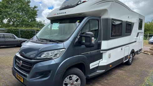 Family Camper with 5 belts, 5 sleeping places and complete inventory 