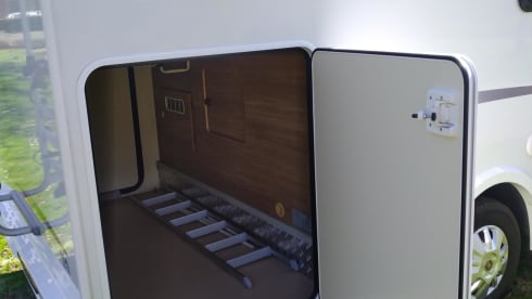 Merry Mary – Spacious Rimor 98p 2019 - Single beds - Pull-down bed - Air conditioning - Lots of sunlight