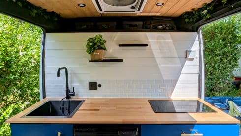 Charles – 2p BUS CAMPER für Abenteuer