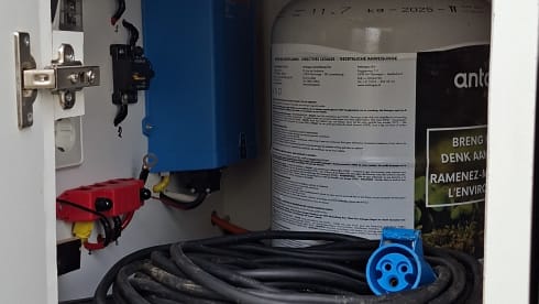 Renault-Bus mit 2 Sitzplätzen aus dem Jahr 2016