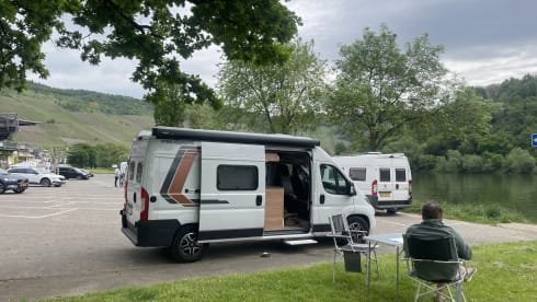Bedsie – Recent (2024) nicely equipped Weinsberg Carabus 600 from 2024 