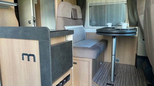 Almost new Malibu bus camper from 2020 with wifi