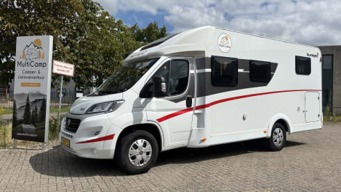 T67s2 – SunLight T67s 4-person (with roof air conditioning!)