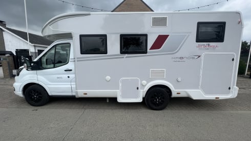 Loft On Wheels 2.0 – Brand new automatic camper 5 people