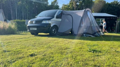 OnlyVans – Only Vans Adventures - VW T5 - 2 Berth