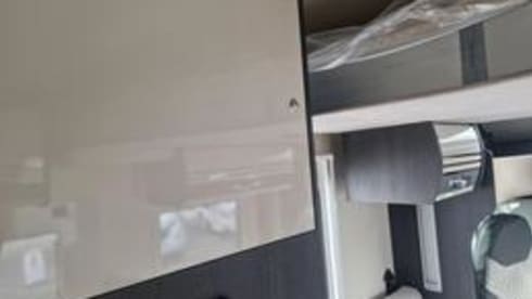 Holly – 2025 Roller Team Zener 696- 5 berth 