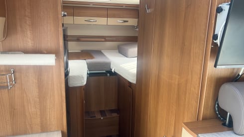 Maudje – Super nice family camper length beds and lifting bed 